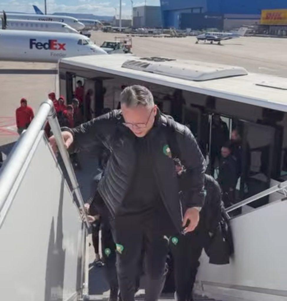 بعثة المنتخب المغربي تتوجه إلى فرنسا استعداداً لودية الباراغواي