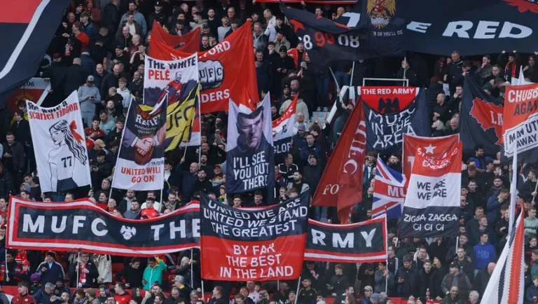 قرار مانشستر يونايتد يشعل غضب الجماهير في أولد ترافورد