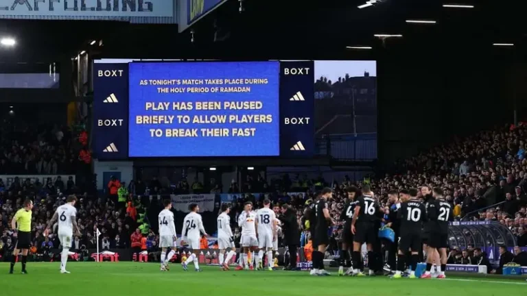ليدز يونايتد يحقق في استهجان جماهيره خلال فترة التوقف للإفطار