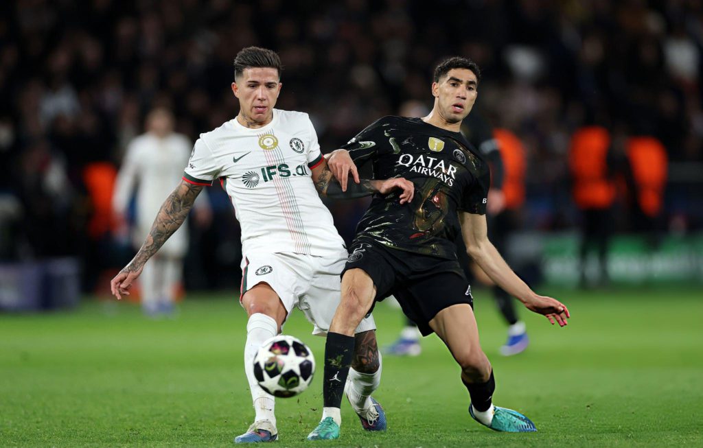 حكيمي يساهم في قيادة باريس للفوز أمام تشيلسي في دوري الأبطال