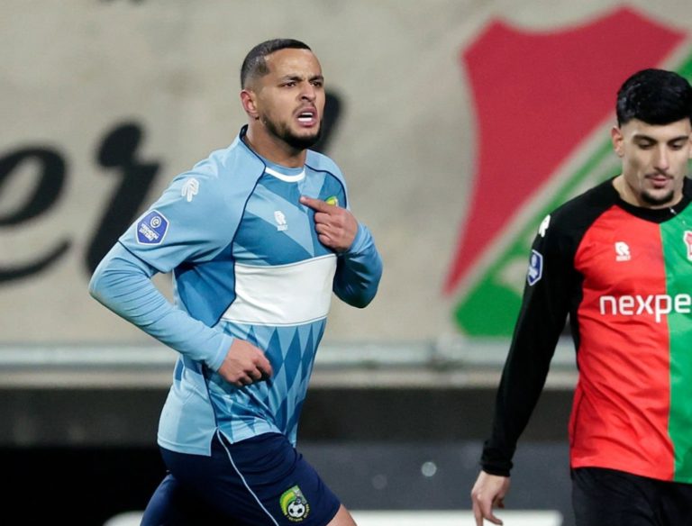 الأحمدي يكشف تفاصيل رغبة الوداد في ضم إحتارين وبمذا نصحه