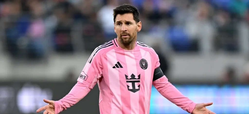 قميص ميسي يتعرض للحرق في إيران لسبب غير متوقع