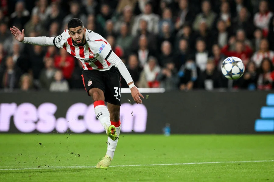 بمشاركة صلاح الدين وصيباري أيندهوفن يتعرض لخسارة مفاجئة