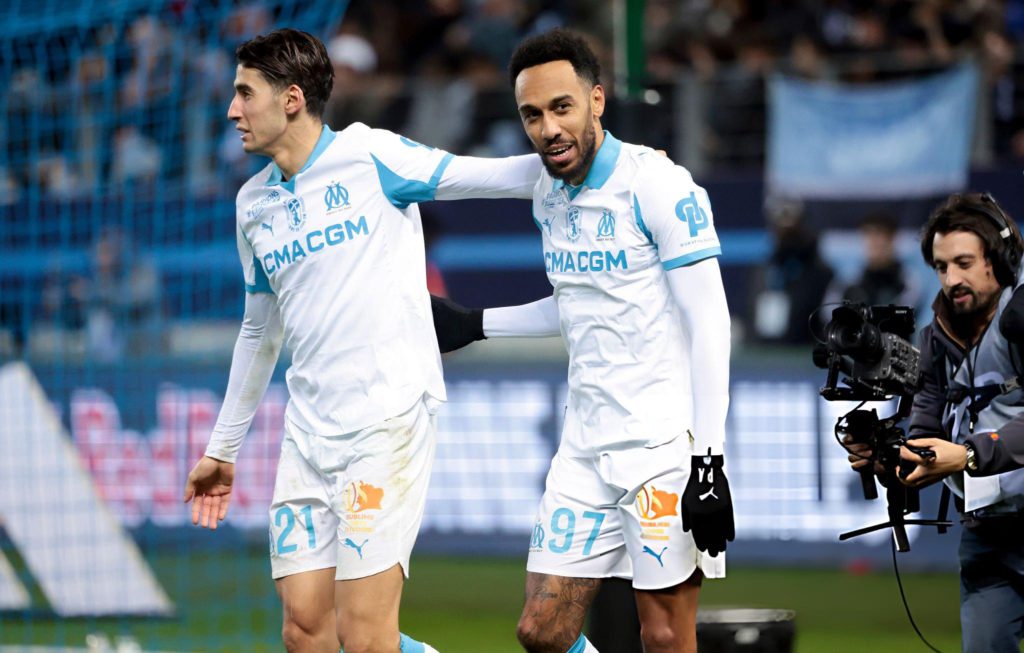 أوباميانغ ونايف أكرد