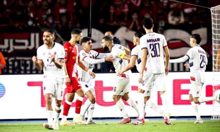 محمد طلال يثير الجدل ويوجه تحذيرات للبيضاويين من أزمة عميقة تهدد الرجاء والوداد