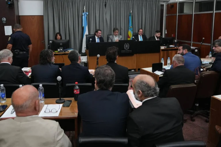 بدء محاكمة جديدة في الأرجنتين بشأن وفاة مارادونا