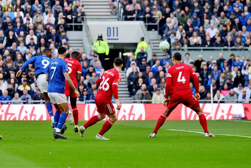 ليفربول يضرب في الوقت القاتل ويخطف انتصارًا مثيرًا من إيفرتون