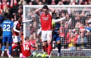 مشجع يقاضي آرسنال بسبب تراجع النتائج !