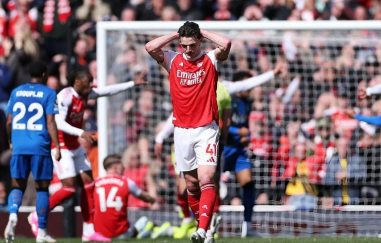 مشجع يقاضي آرسنال بسبب تراجع النتائج !