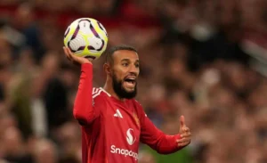 مدرب المان يونايتد يعلق على مستوى مزراوي في مركزه الجديد