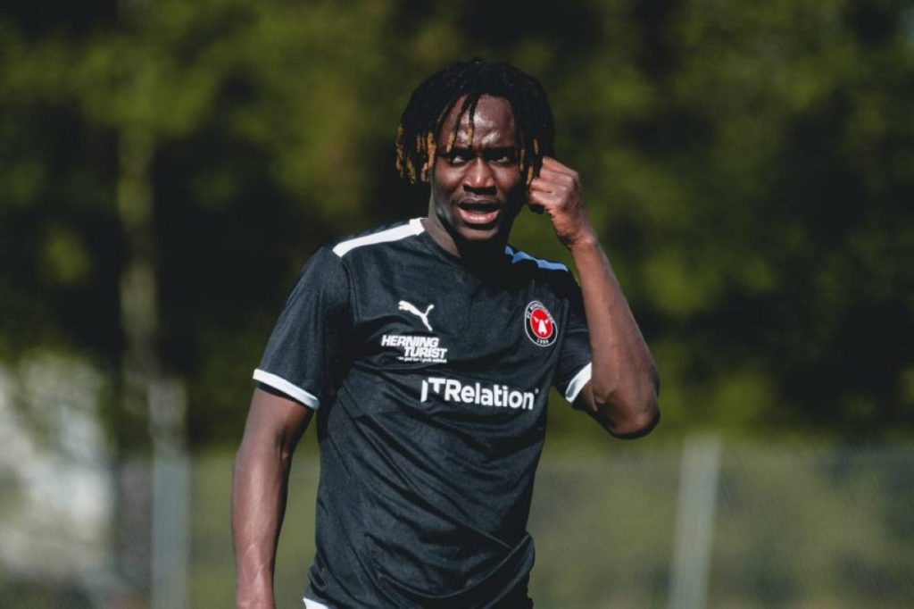 حادث صادم.. لاعب يتعرض للطعن بالقرب من مقر ناديه!