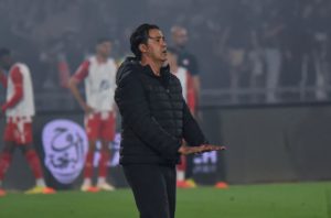 الكوكب المراكشي يطوي ملف الخلاف بين رئيس النادي والمدرب الدميعي