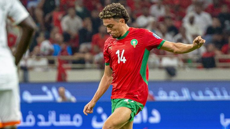 غاسبيريني يشيد بنائل العيناوي بعد تألقه مع روما أمام بولونيا