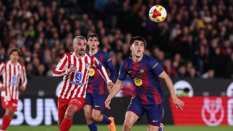 برشلونة يدخل الشوط الثاني بعشرة لاعبين أمام أتلتيكو
