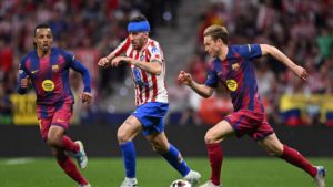 دي يونغ يعلق على إقصاء برشلونة من دوري أبطال أوروبا أمام أتلتيكو مدريد