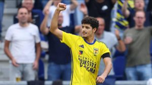 نجم كامبور المغربي باعوف يقترب من تتويج فردي مهم في هولندا