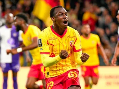 سعود عبد الحميد يقود لانس لريمونتادا تاريخية أمام تولوز