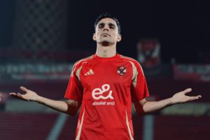 6 مباريات تفصل بن شرقي عن قرار مصيري داخل الأهلي المصري