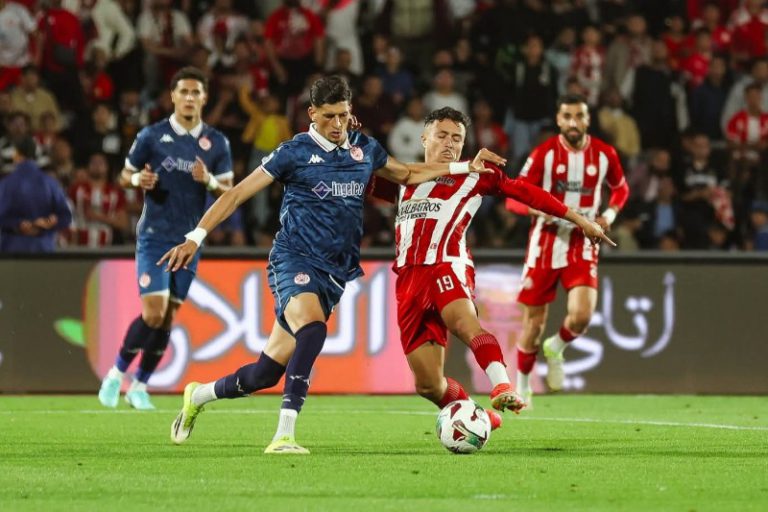 الوداد يحتج على “VAR” بعد إلغاء هدفه أمام الكوكب ويطالب بفتح تحقيق