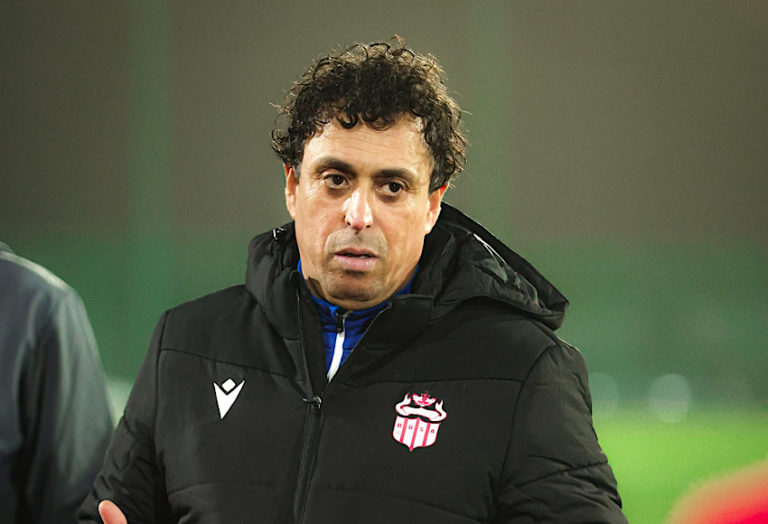 هلال الطاير يثير الجدل حول توقيت مباريات حسنية أكادير