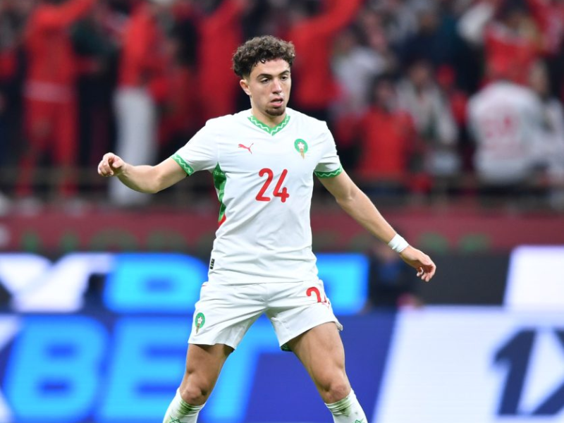 لماذا يتألق العيناوي مع المنتخب المغربي ويختفي نسبياً مع روما؟