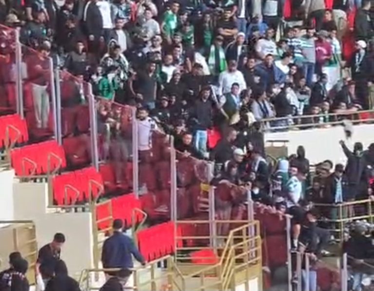 عاجل .. اشتباكات بين جماهير الجيش الملكي والرجاء وتدخل أمني لاحتواء الوضع