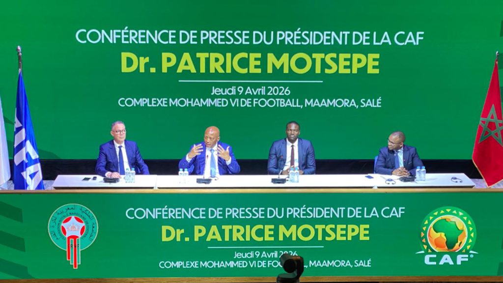 "الكاف" يرد لأول مرة على ضغوطات سافاري على حكم نهائي "الكان" لعدم إشهار بطاقات صفراء للاعبي السنغال