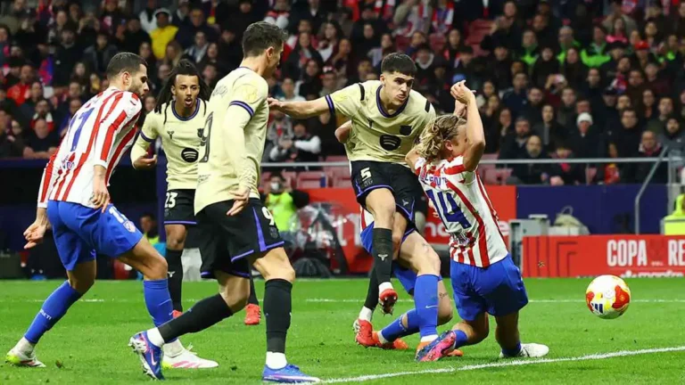 عشب الميتروبوليتانو يشعل التوتر بين برشلونة والاتحاد الأوروبي