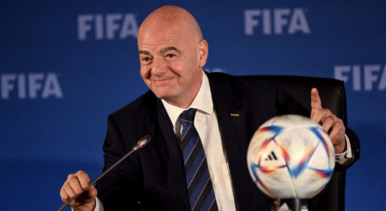 رئيس الفيفا يوجه رسالة خاصة للمنتخب العراقي بعد تأهله لكأس العالم