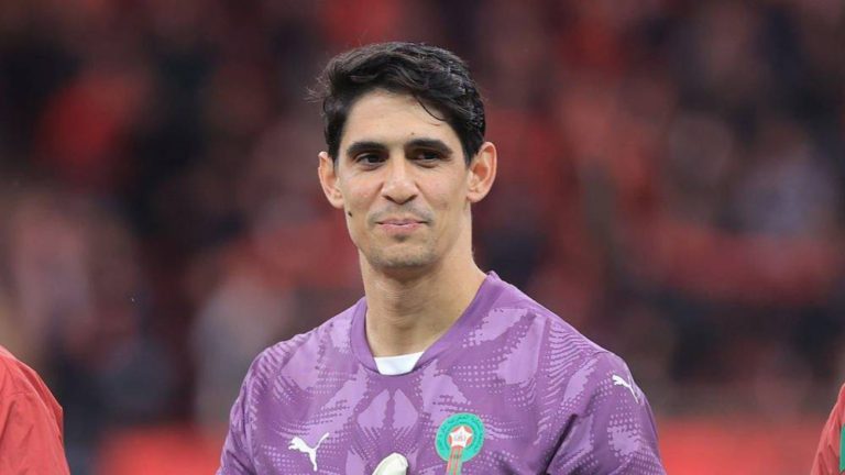 إِشبيلية الإسباني يفاجئ ياسين بونو