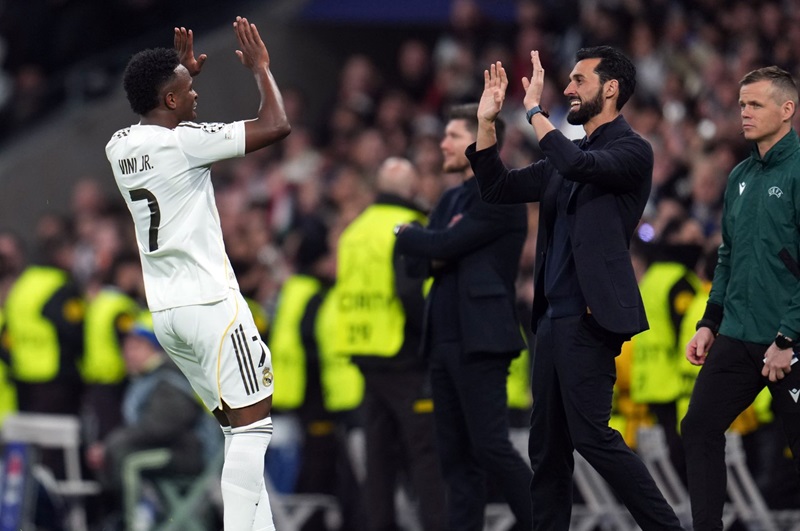 أربيلوا يوجه رسالة لجماهير ريال مدريد بسبب فينيسيوس