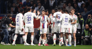 بمشاركة حكيمي .. باريس سانجرمان يسقط على ميدانه أمام ليون