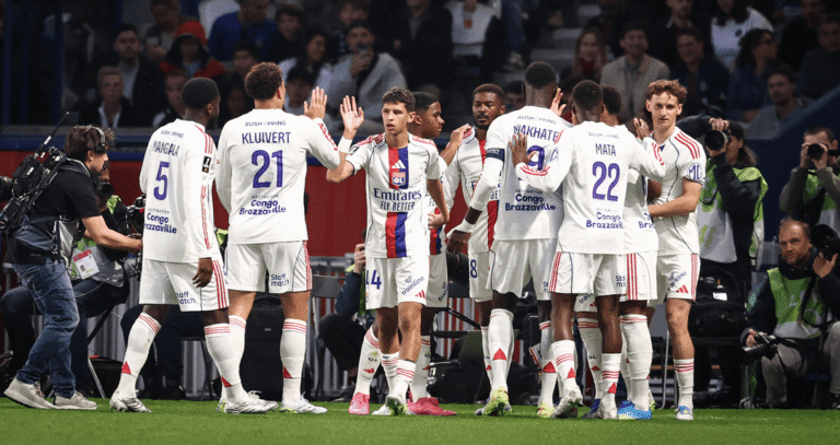 بمشاركة حكيمي .. باريس سانجرمان يسقط على ميدانه أمام ليون