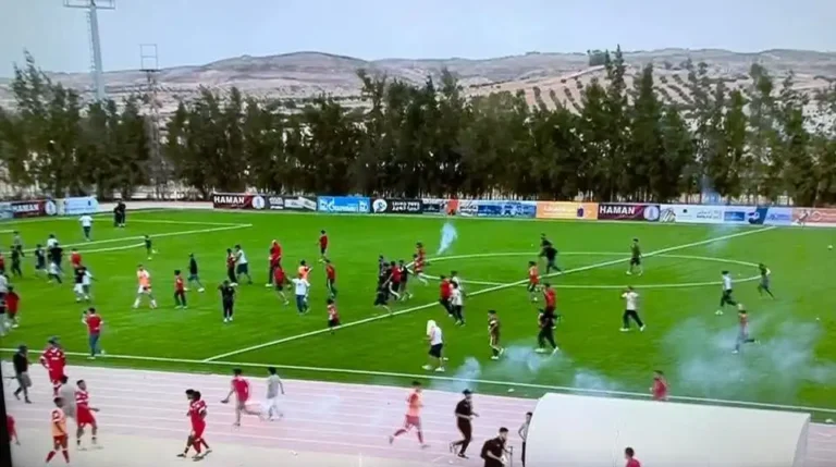 فوضى وعنف يوقفان مباراة الاتحاد والسويحلي في الدوري الليبي
