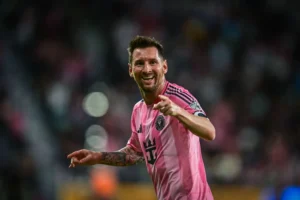 ميسي يهنئ برشلونة بعد فوزه بلقب الدوري الإسباني