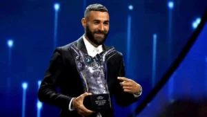 بنزيما يشعل انتخابات ريال مدريد برسالة مثيرة لبيريز