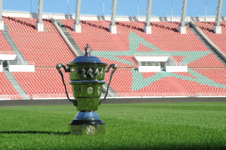 خوض مباريات كأس العرش في ملاعب الخصوم يثير إستياء جماهير عدة أندية
