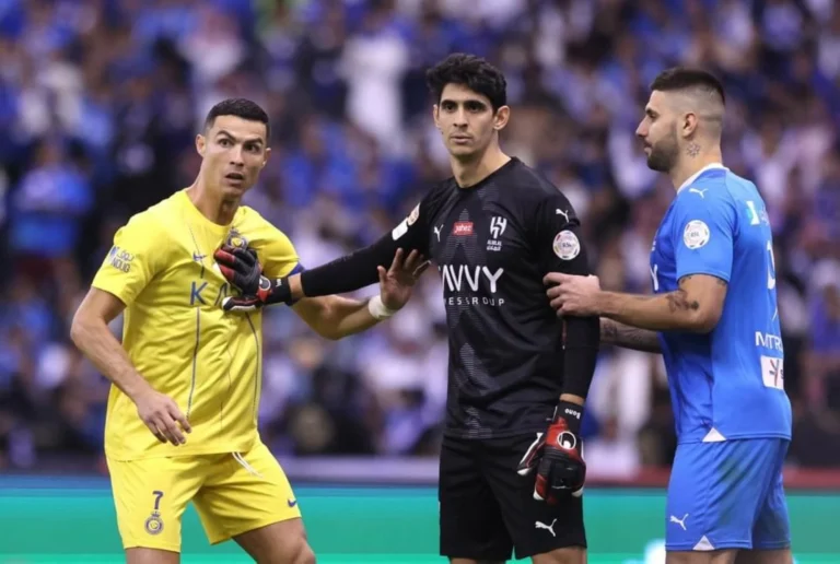 بونو في مواجهة كريستيانو .. توقيت مباراة النصر والهلال والقنوات الناقلة