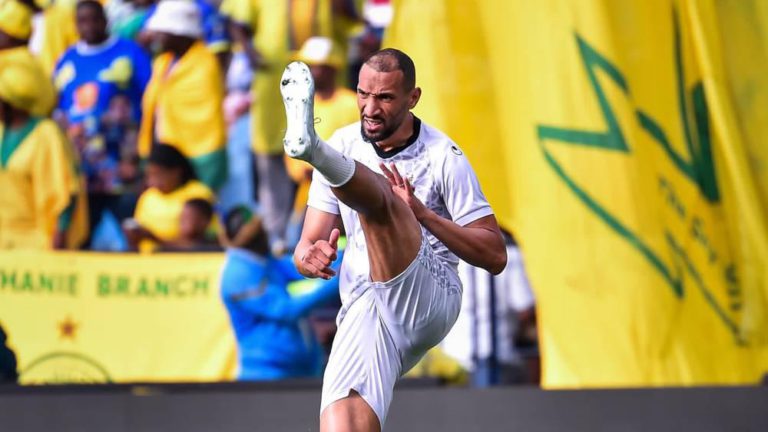 مدافع الجيش الملكي يكشف تفاصيل عطل الـVAR في نهائي دوري الأبطال
