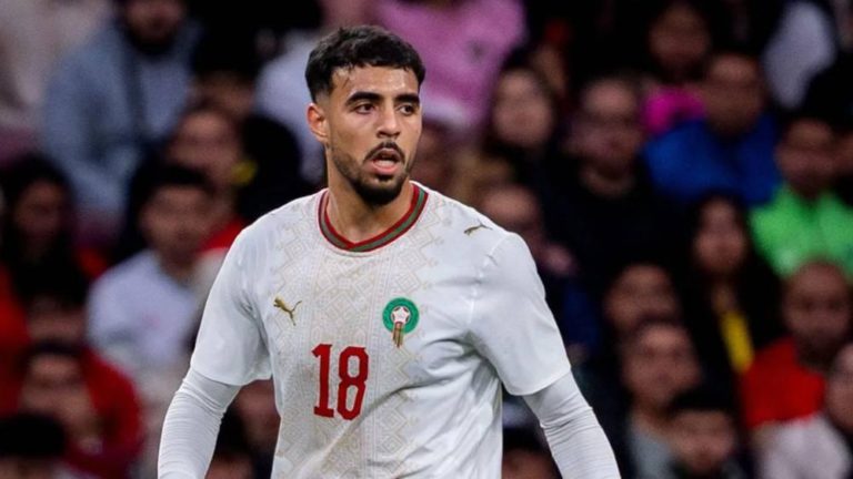 إصابة مدافع مغربي تربك حسابات المنتخب قبل الاستحقاقات المقبلة
