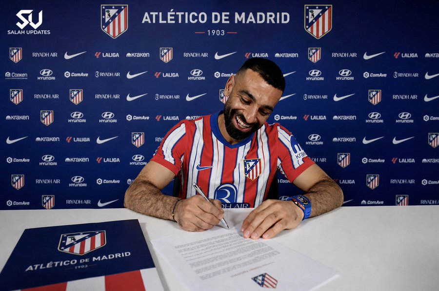هل انتقل محمد صلاح إلى أتلتيكو مدريد؟ حقيقة صورة التوقيع للفريق الإسباني