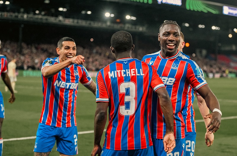 كريستال بالاس ورايو فاييكانو يتأهلان إلى نهائي دوري المؤتمر الأوروبي