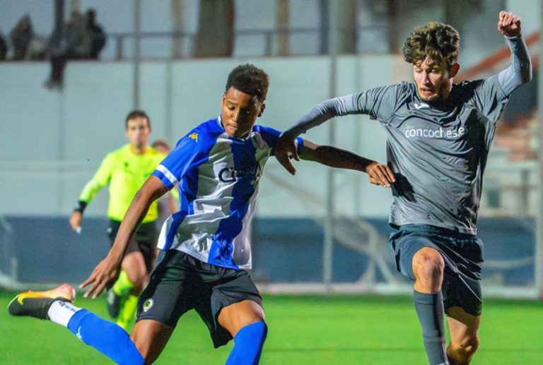 إلياس لحميدي يخوض أول تجربة احترافية عبر بوابة الدوري الليتواني