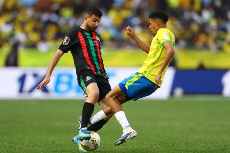 الكاف يتحرك قبل النهائي الحاسم.. عقوبات مالية ورسائل تحذيرية لجماهير الجيش وصان داونز