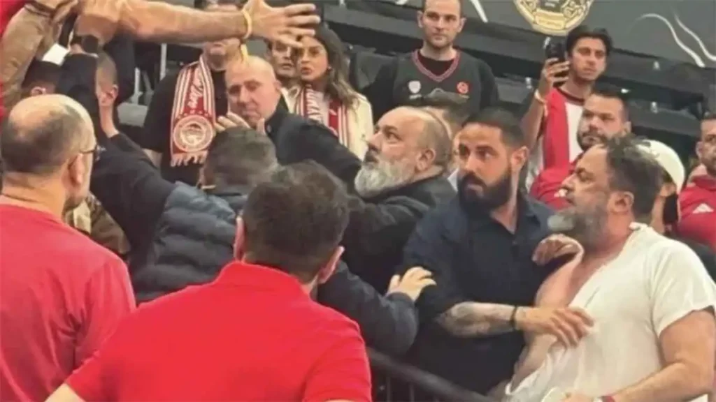 مشادة مثيرة في أثينا.. مالك نوتنغهام فورست يثير الجدل في نهائي اليوروليغ