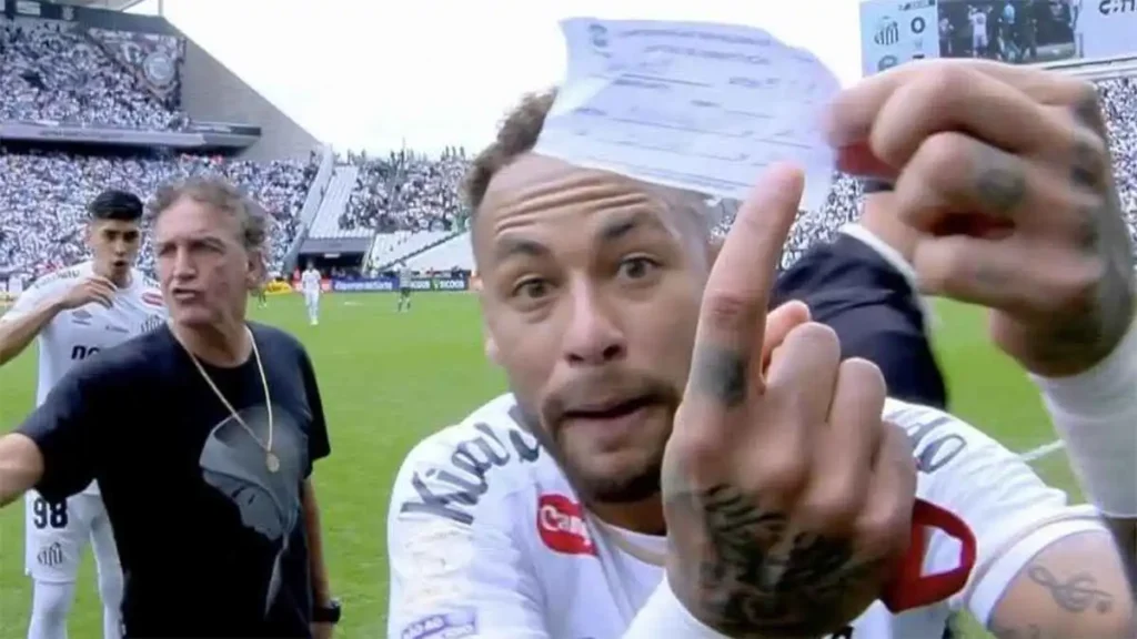 فضيجة في الدوري البرازيلي.. خطأ غريب يُنهي مشاركة نيمار أمام كورتيبا