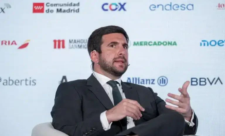 بداية المعركة.. مرشح قوي يهدد عرش فلورنتينو بيريز في ريال مدريد
