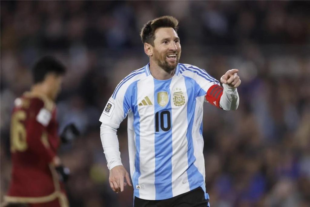 إصابة ميسي تثير القلق قبل المونديال ومدرب الأرجنتين يوضح الحقيقة