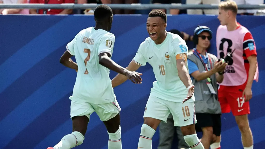 زلاتان: لا منتخب يضاهي فرنسا في كأس العالم