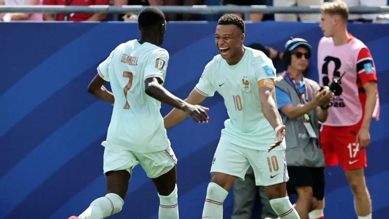 زلاتان: لا منتخب يضاهي فرنسا في كأس العالم